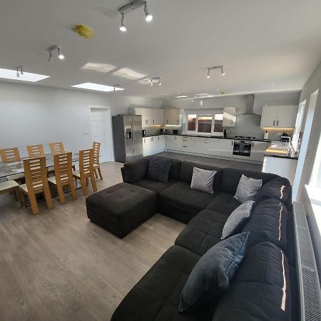 High Spec Large 6 Bedroom House! كنغستون أبون تامْسْ المظهر الخارجي الصورة
