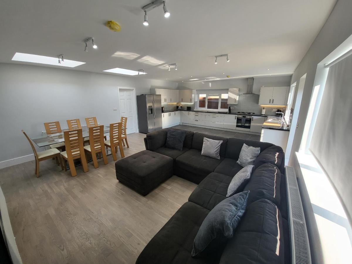 High Spec Large 6 Bedroom House! كنغستون أبون تامْسْ المظهر الخارجي الصورة